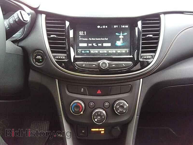 2017 Chevrolet Trax - VIN: 3GNCJPSB9HL153743 - Photo 4