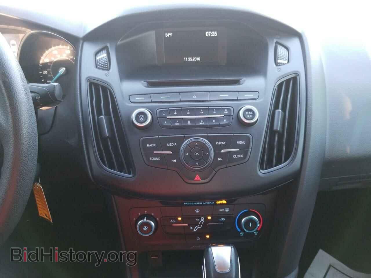 2016 Ford Focus - VIN: 1FADP3F29GL246664 - Photo 4