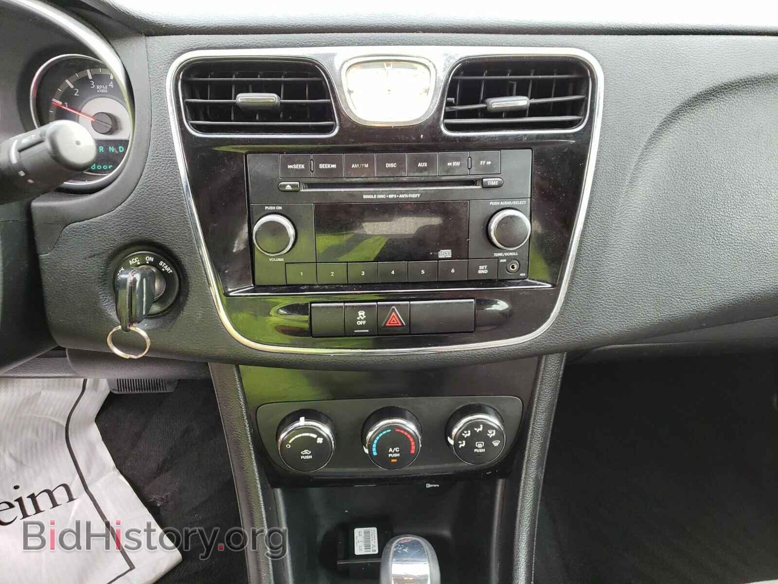 2012 Chrysler 200 - VIN: 1C3CCBAB5CN295916 - Photo 4