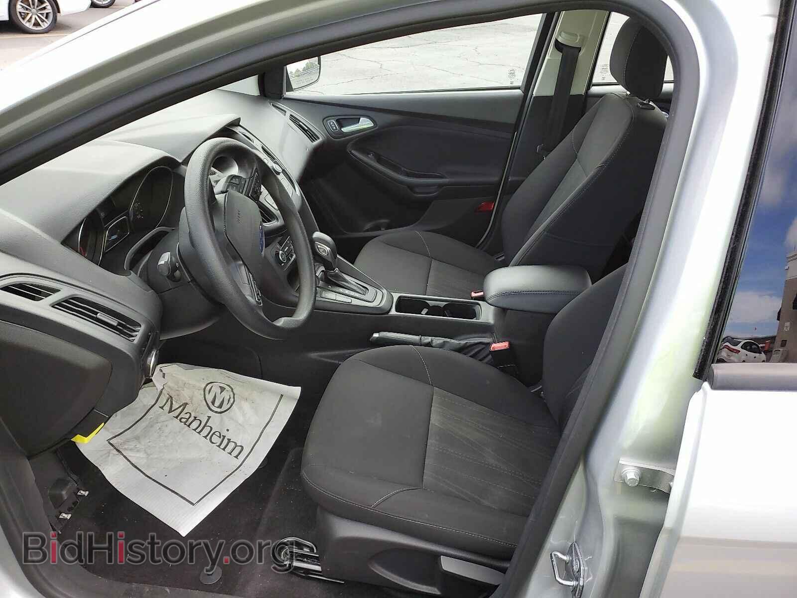2018 Ford Focus - VIN: 1FADP3FE5JL322706 - Фото 3