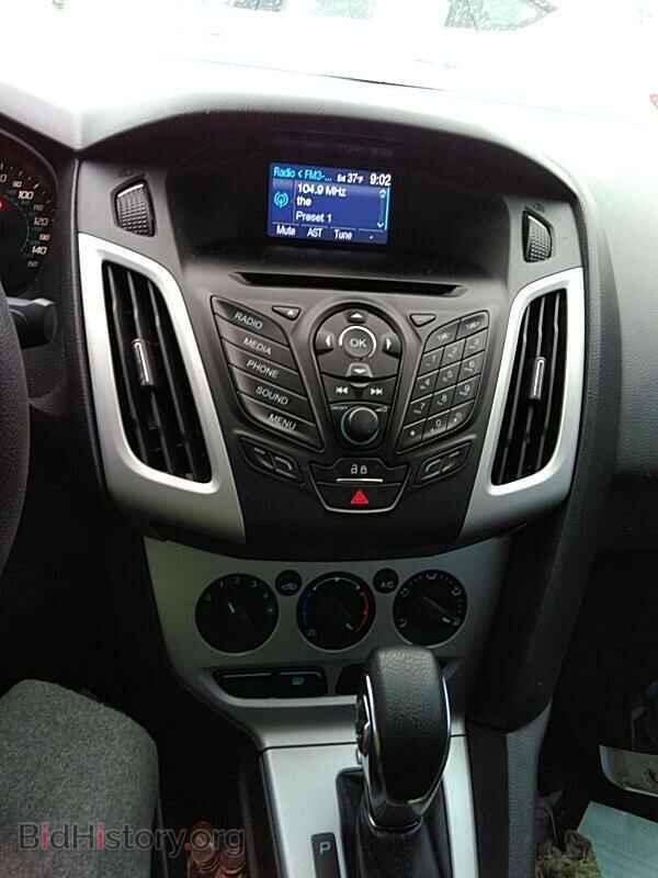 2013 Ford Focus - VIN: 1FADP3F22DL328098 - Фото 4