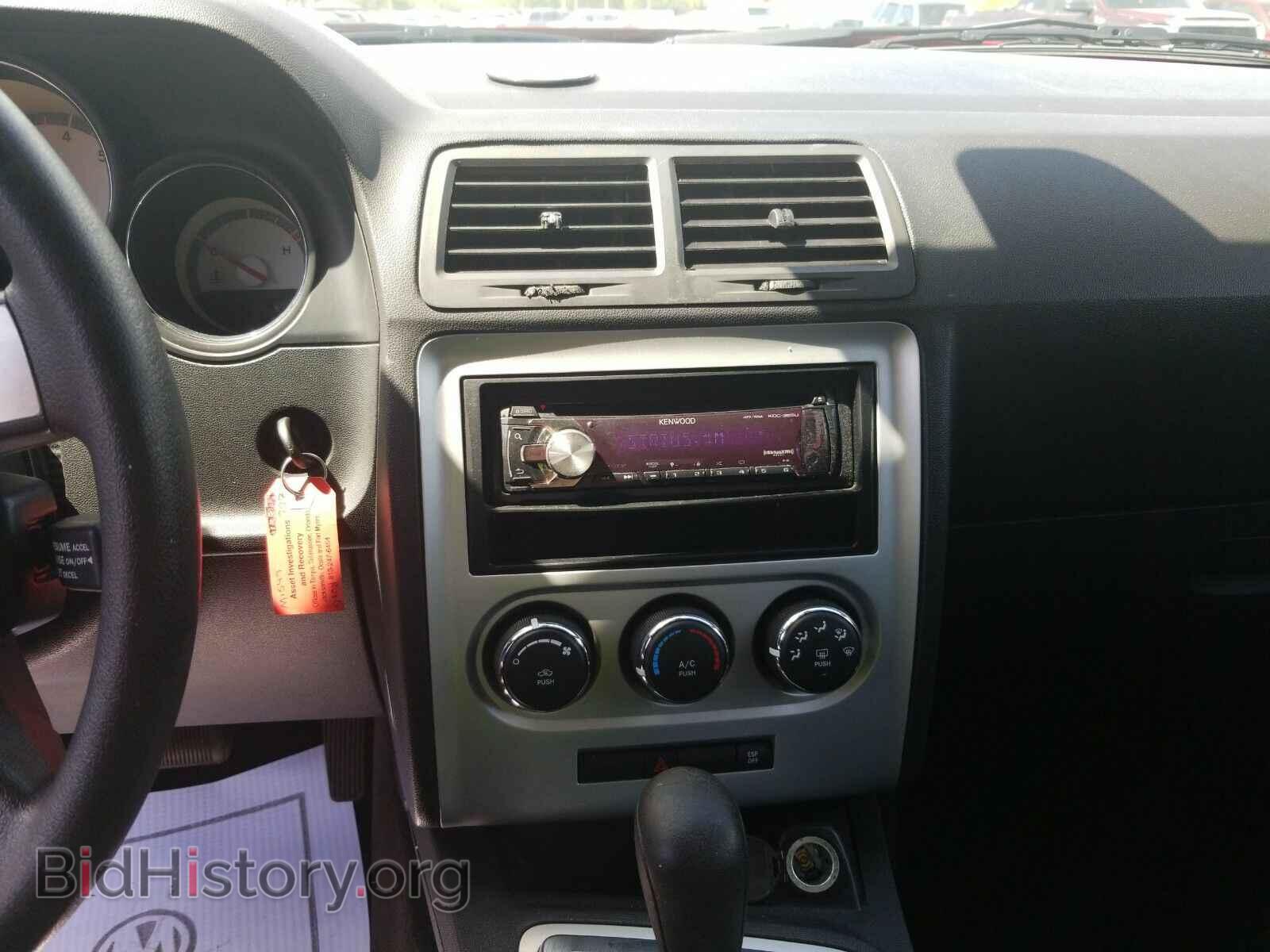 2010 Dodge Challenger - VIN: 2B3CJ4DV5AH261338 - Фото 4