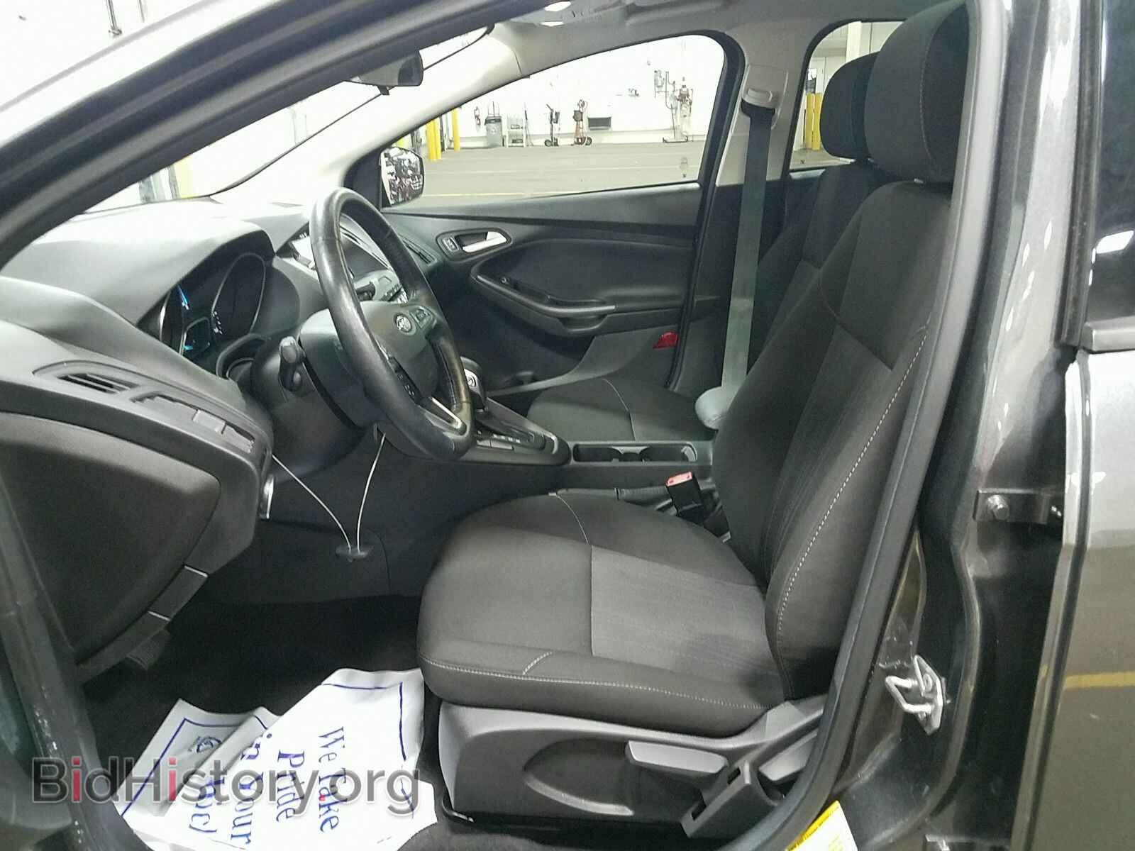 2017 Ford Focus - VIN: 1FADP3H2XHL240743 - Фото 3