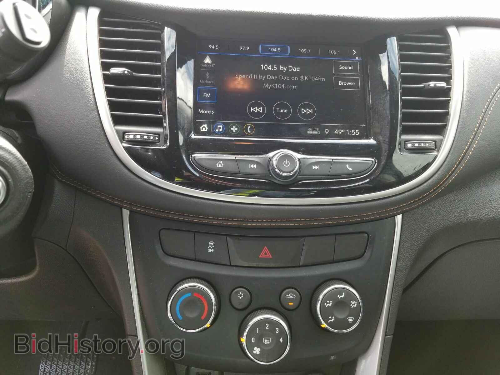 2019 Chevrolet Trax - VIN: 3GNCJKSB3KL259566 - Photo 4