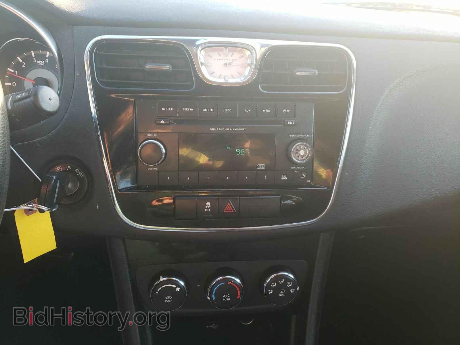 2013 Chrysler 200 - VIN: 1C3CCBAB5DN561985 - Photo 4