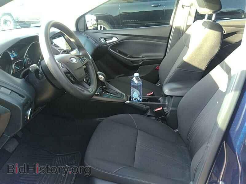 2017 Ford Focus - VIN: 1FADP3M2XHL245673 - Photo 3