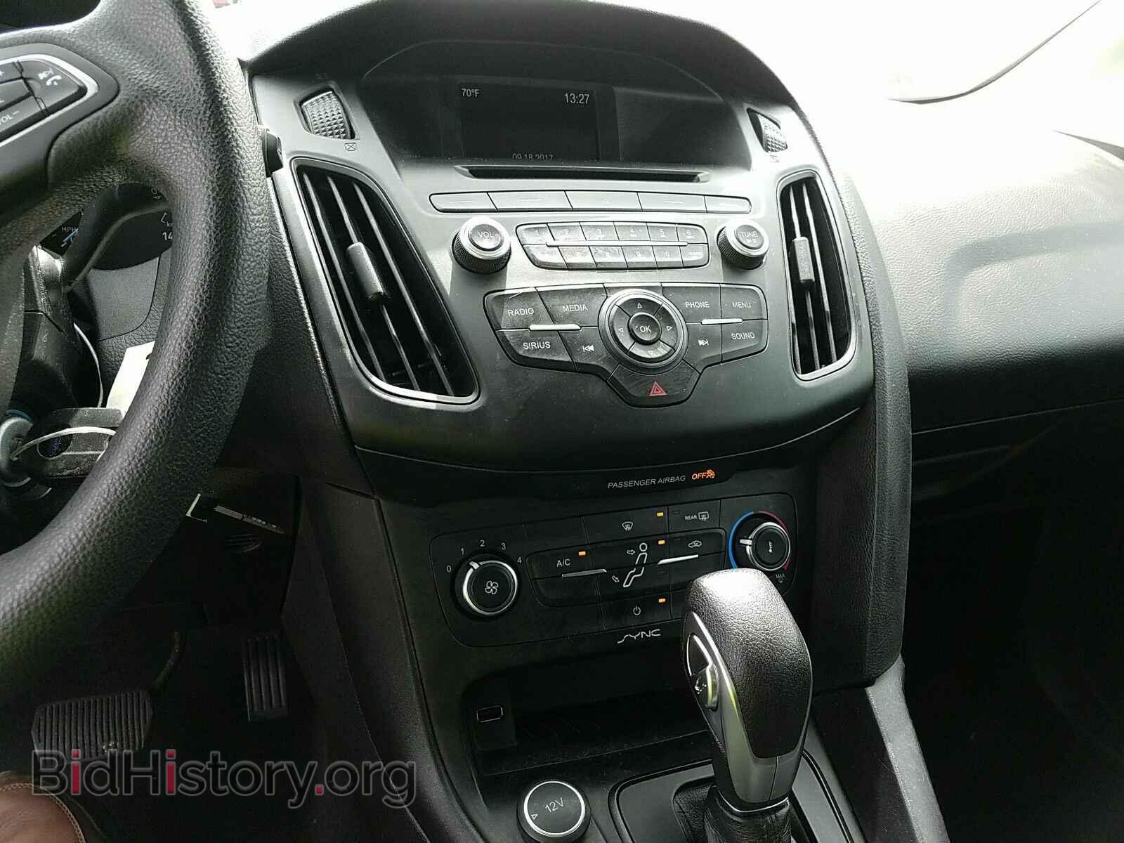 2017 Ford Focus - VIN: 1FADP3K2XHL259401 - Фото 4