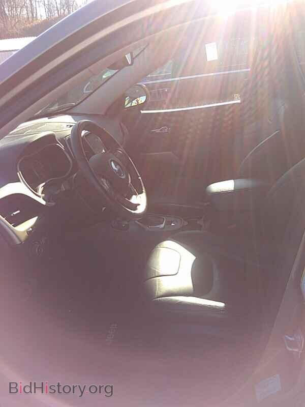 2017 Jeep Cherokee - VIN: 1C4PJMDB3HW655714 - Фото 3