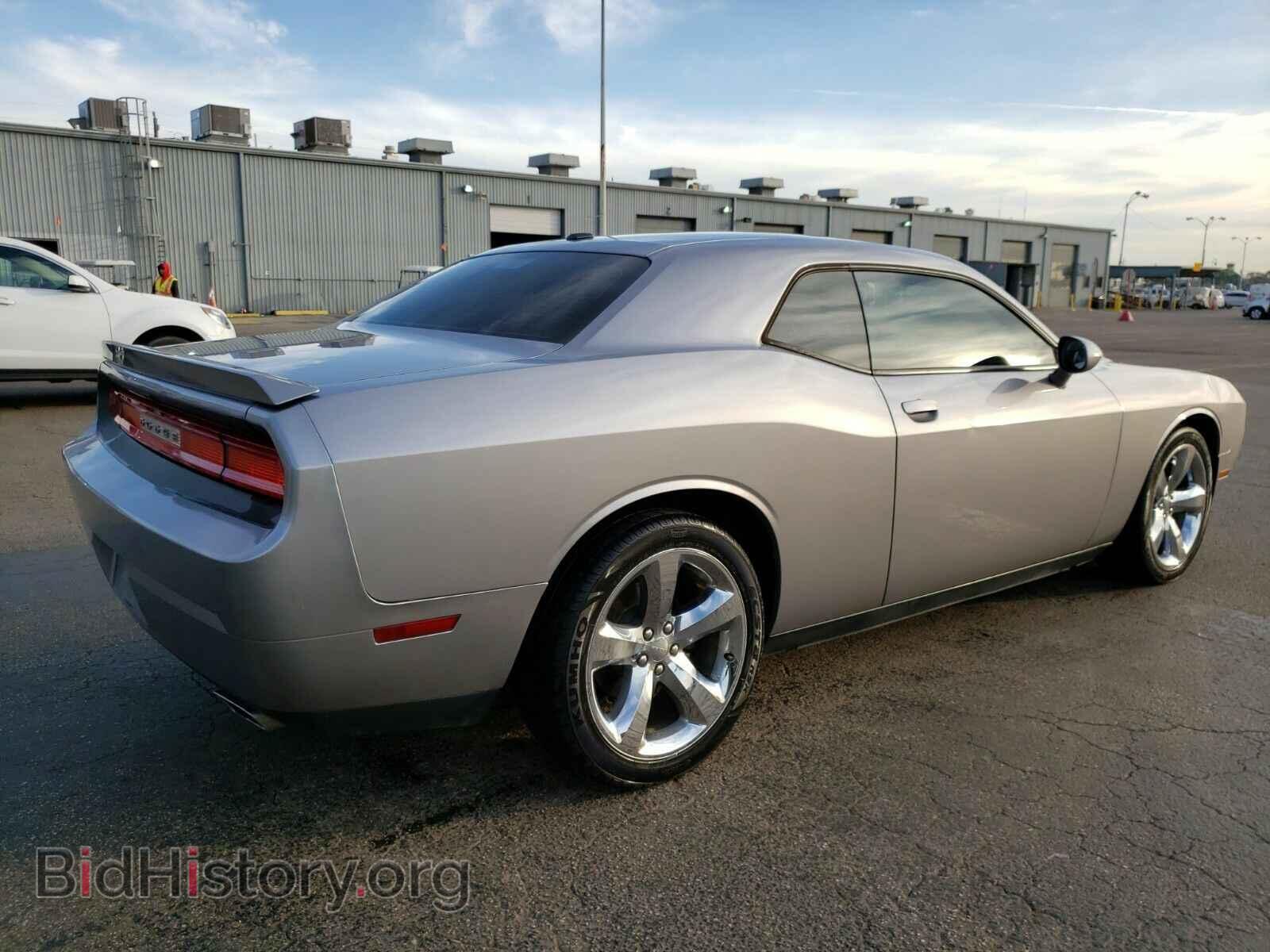2014 Dodge Challenger - VIN: 2C3CDYAG2EH206651 - Фото 2