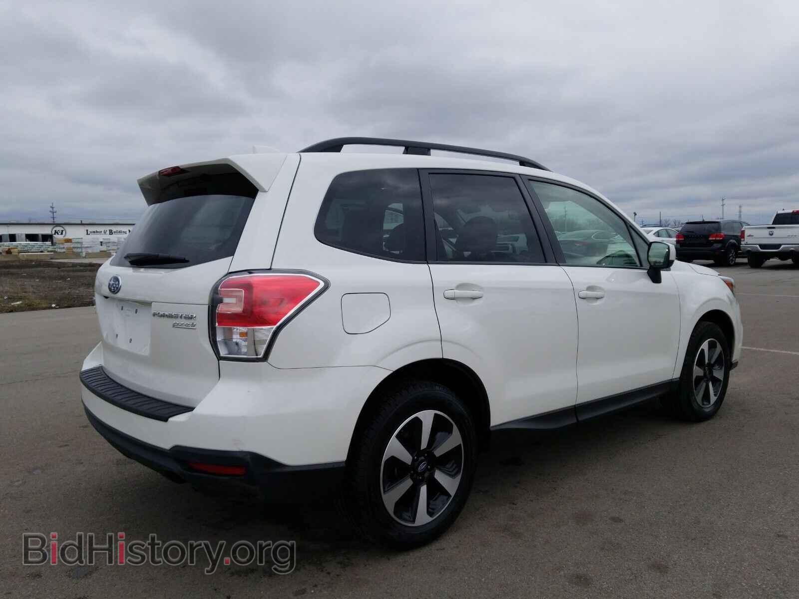 2017 Subaru Forester - VIN: JF2SJAGC8HH484817 - Фото 2
