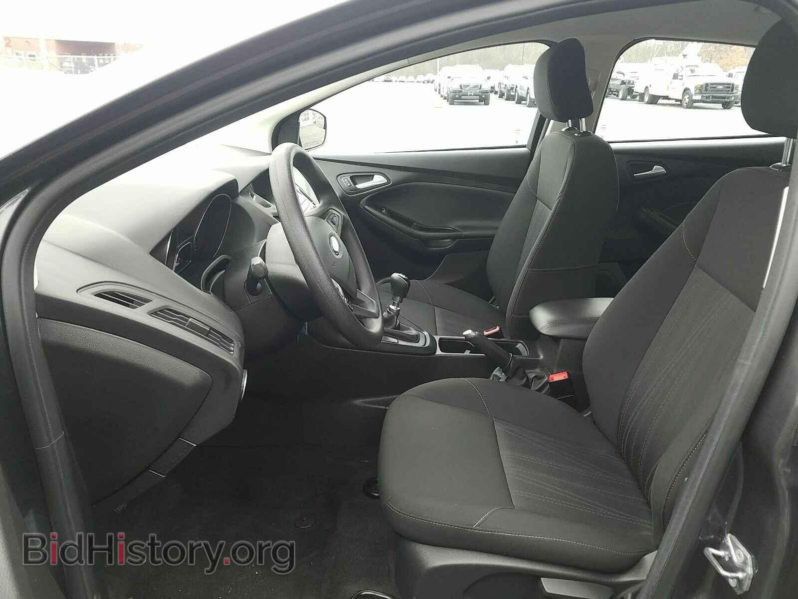 2017 Ford Focus - VIN: 1FADP3FE0HL264188 - Фото 3