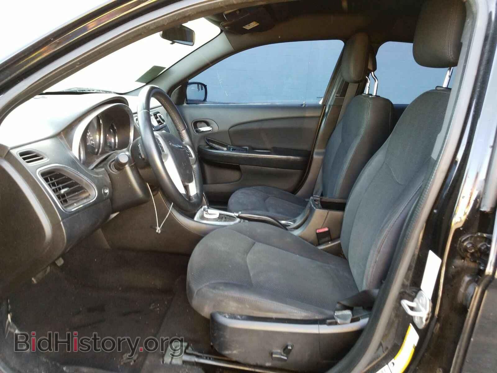 2013 Chrysler 200 - VIN: 1C3CCBBB0DN618303 - Фото 3