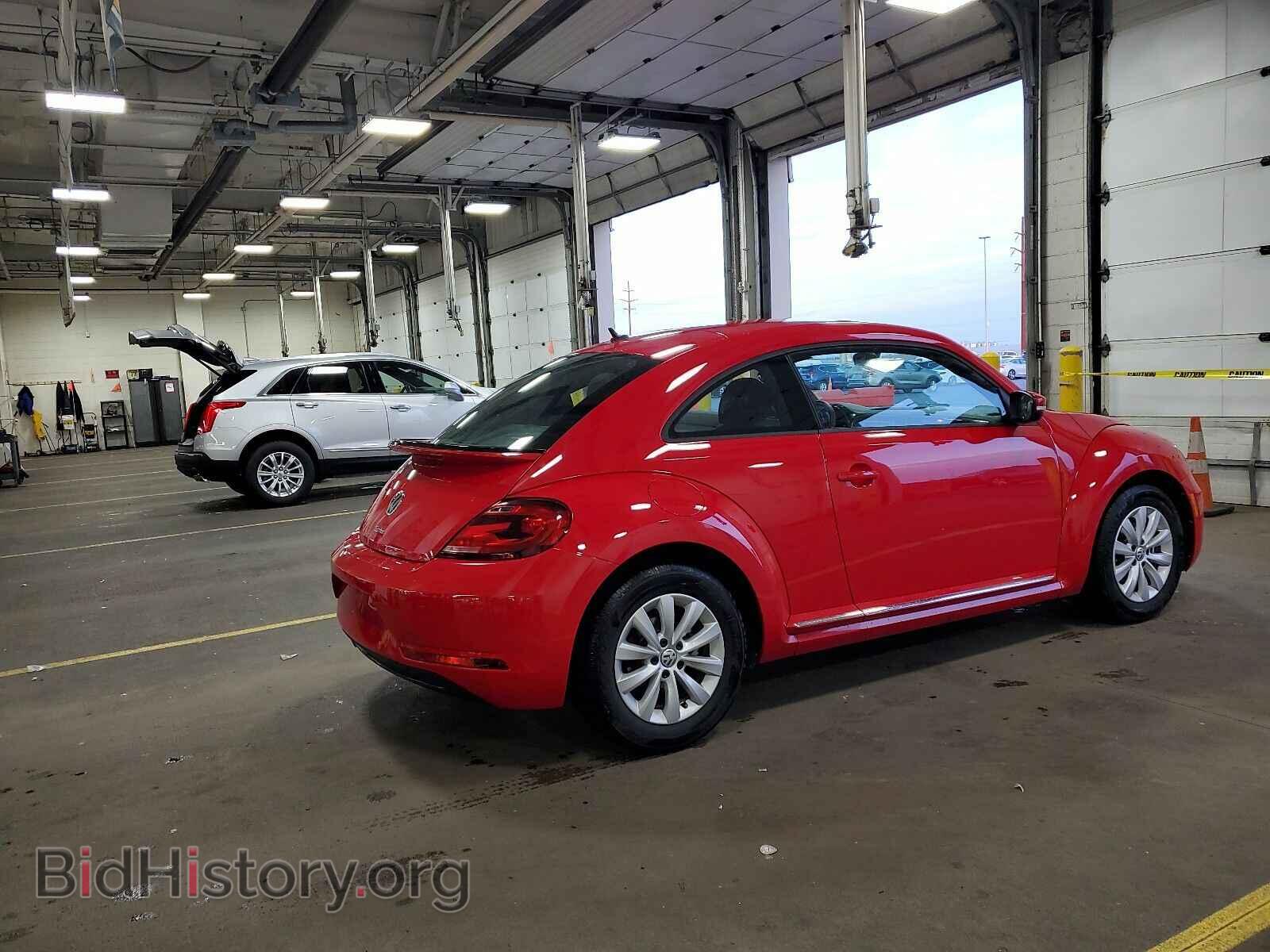 2019 Volkswagen Beetle - VIN: 3VWFD7AT5KM707981 - Фото 2
