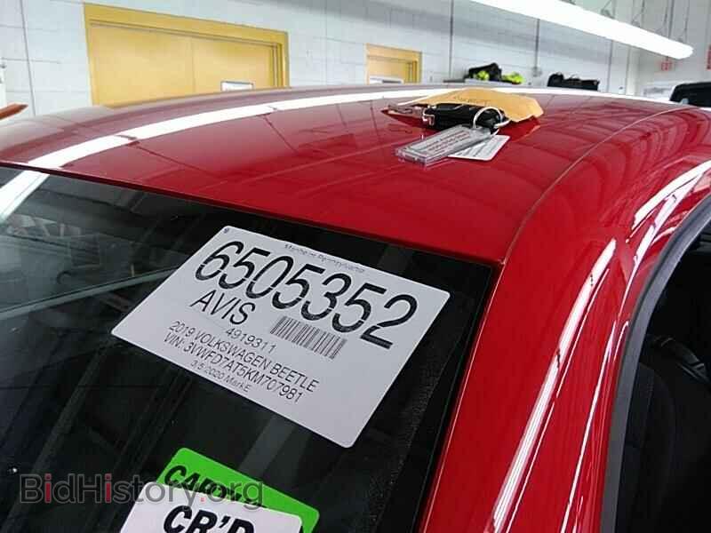 2019 Volkswagen Beetle - VIN: 3VWFD7AT5KM707981 - Фото 8