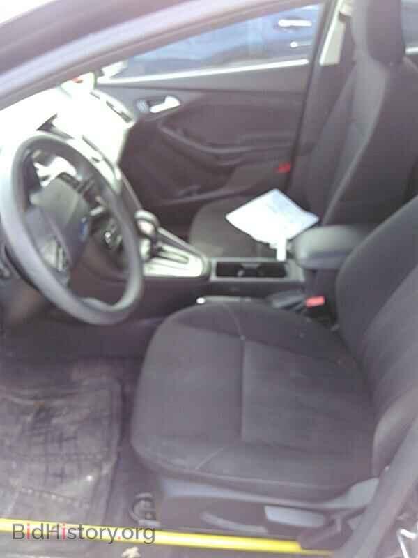 2018 Ford Focus - VIN: 1FADP3F24JL221498 - Фото 3