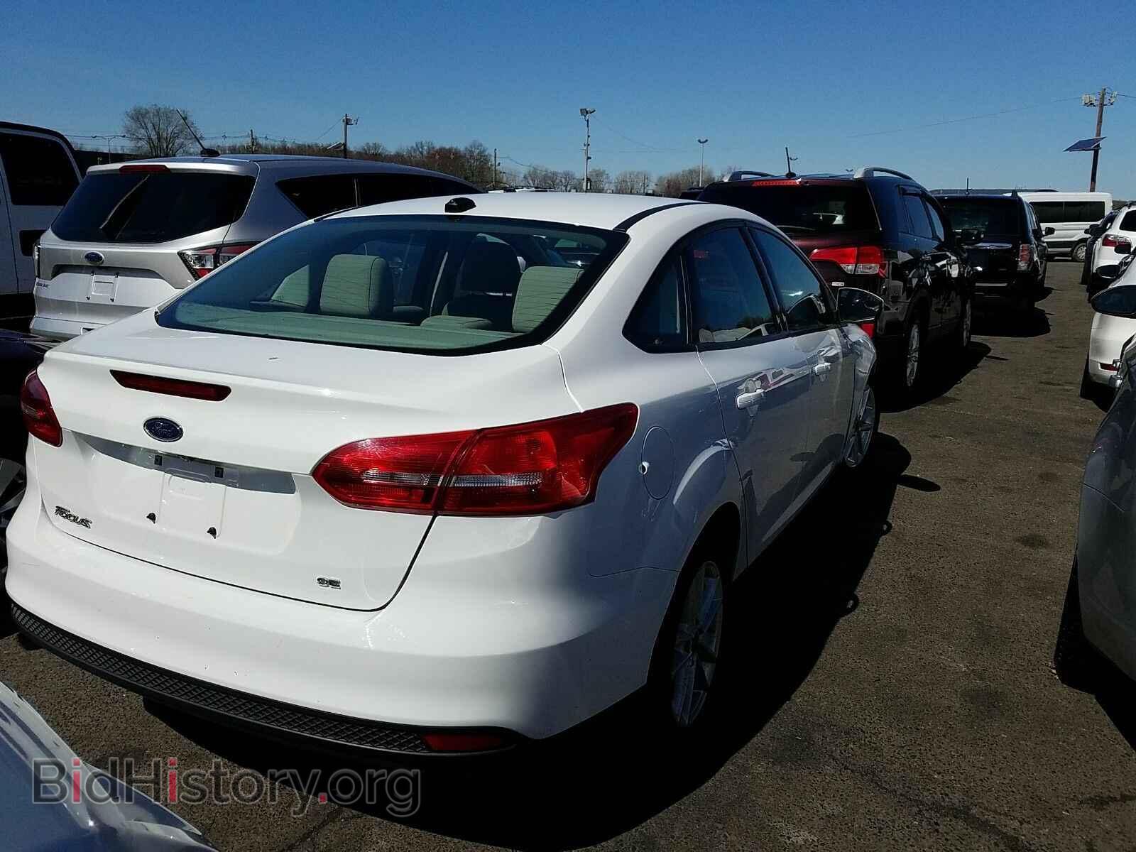 2016 Ford Focus - VIN: 1FADP3F24GL277837 - Фото 2