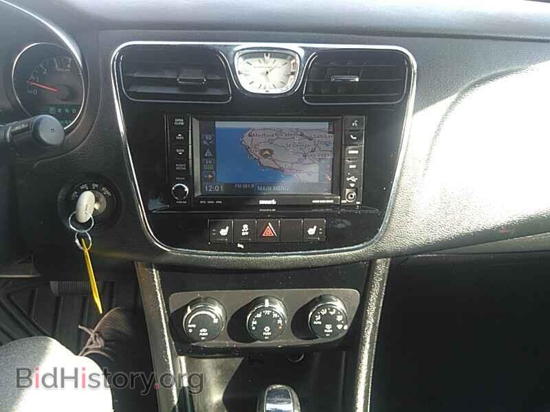 2013 Chrysler 200 - VIN: 1C3CCBCG6DN676331 - Photo 4