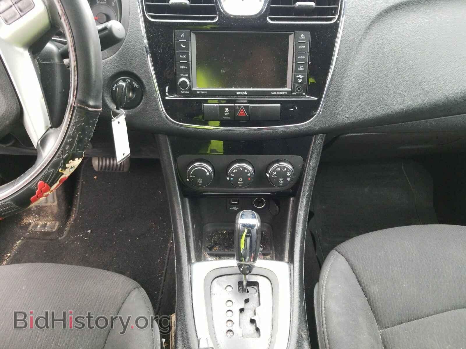 2013 Chrysler 200 - VIN: 1C3CCBBB8DN621109 - Фото 4