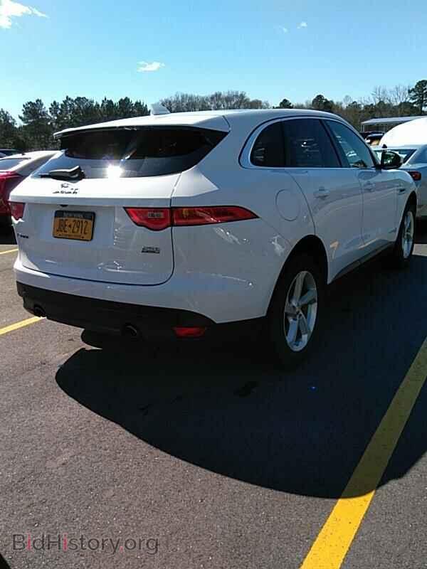 2019 Jaguar F-PACE - VIN: SADCS2FX0KA602096 - Фото 2