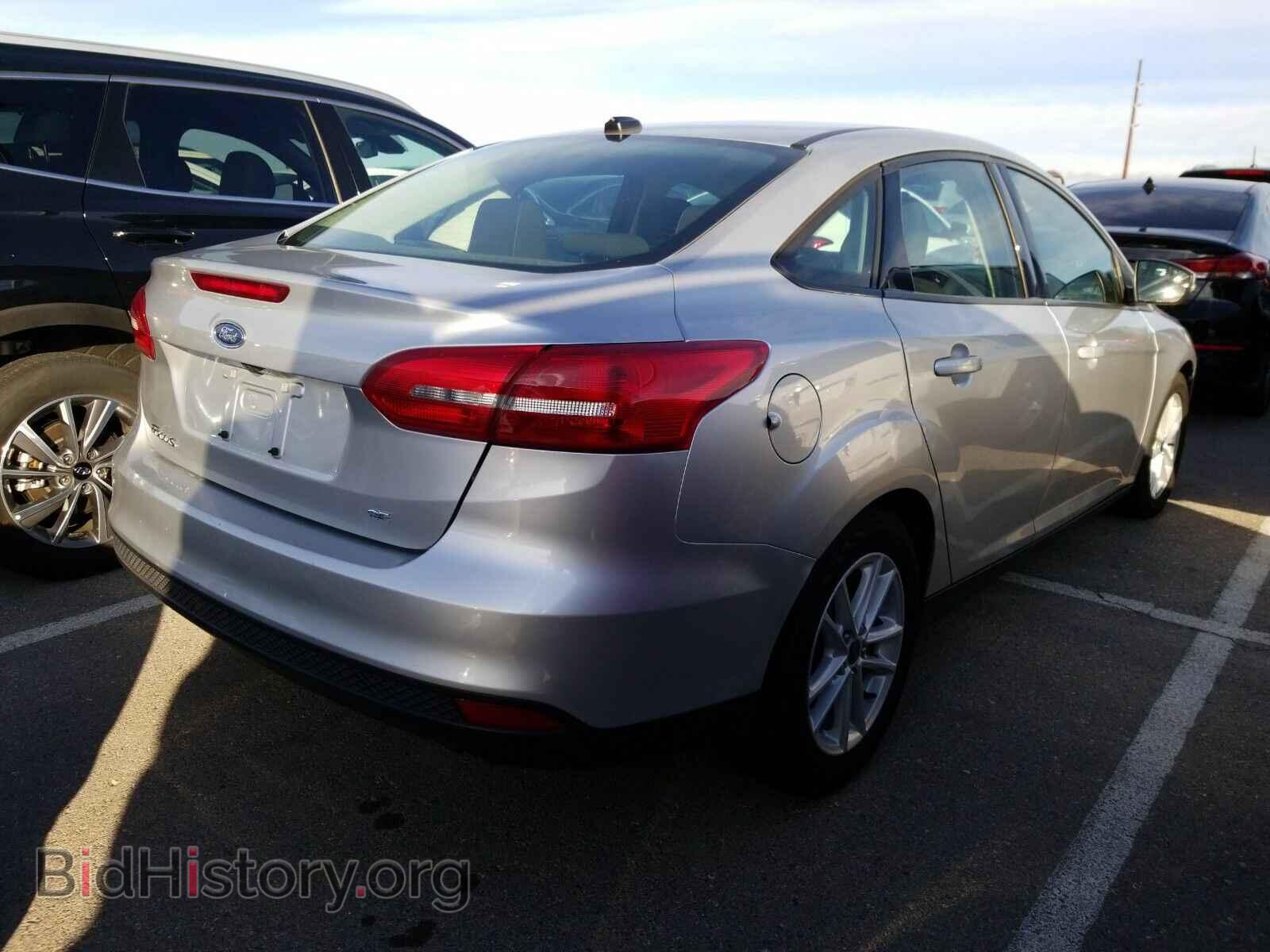 2017 Ford Focus - VIN: 1FADP3F2XHL296443 - Фото 2