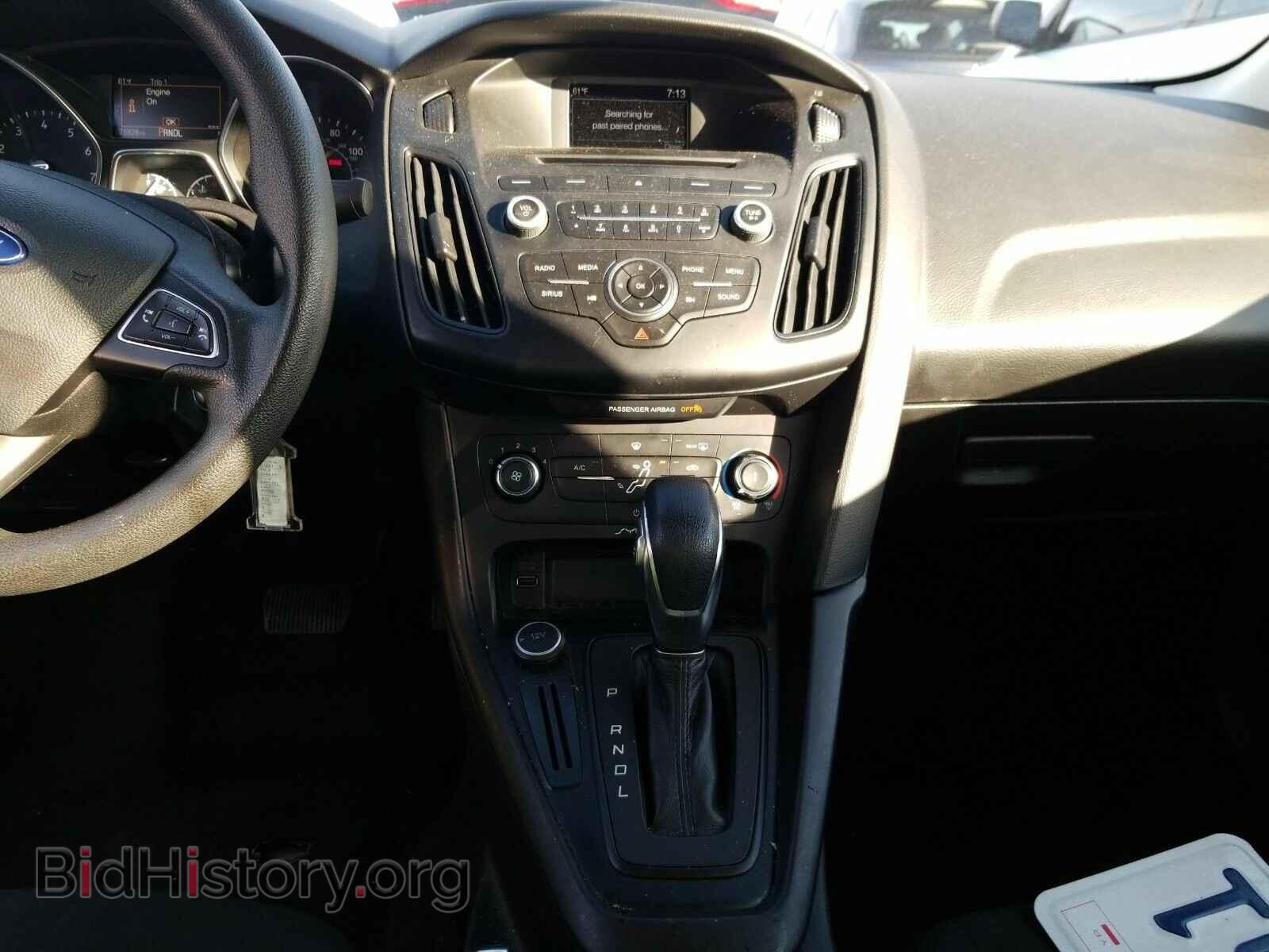 2017 Ford Focus - VIN: 1FADP3F2XHL296443 - Фото 4