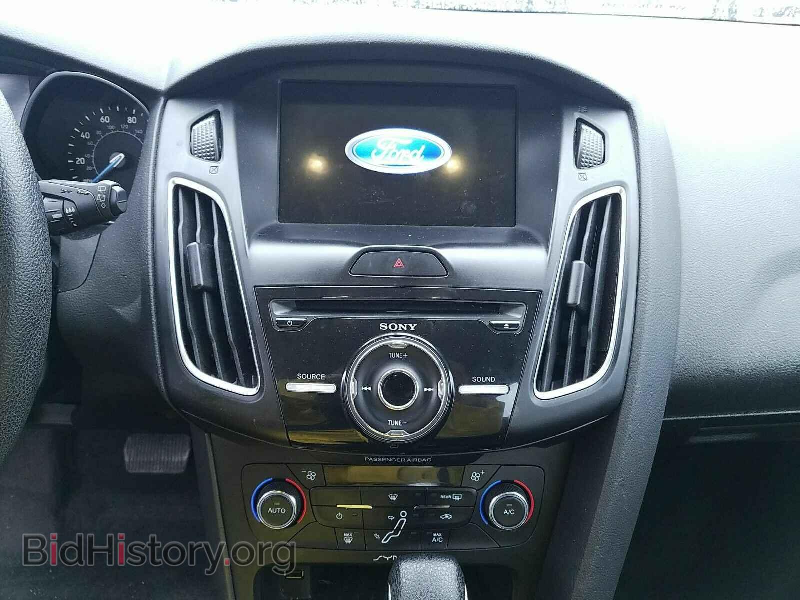 2017 Ford Focus - VIN: 1FADP3M23HL247829 - Фото 4