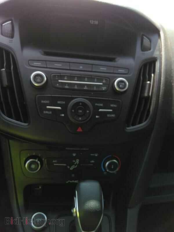 2017 Ford Focus - VIN: 1FADP3K25HL245793 - Фото 4