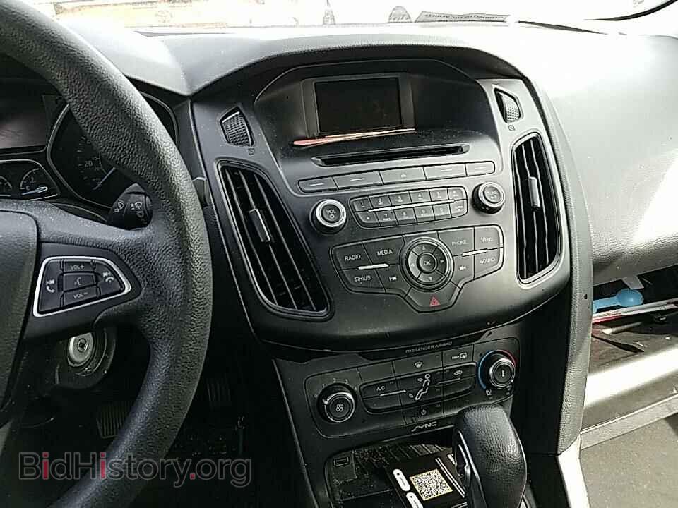 2017 Ford Focus - VIN: 1FADP3F25HL304240 - Фото 4