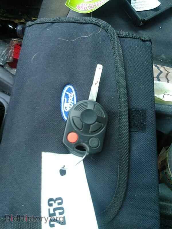 2015 Ford Focus - VIN: 1FADP3FE1FL363793 - Photo 9