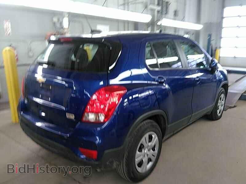 2017 Chevrolet Trax - VIN: 3GNCJKSB3HL175577 - Фото 2