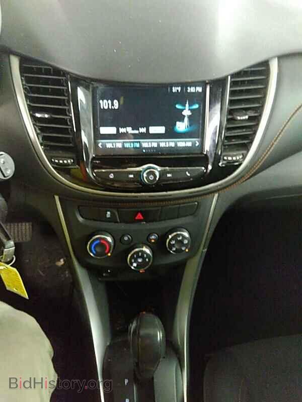 2017 Chevrolet Trax - VIN: 3GNCJKSB3HL175577 - Фото 4