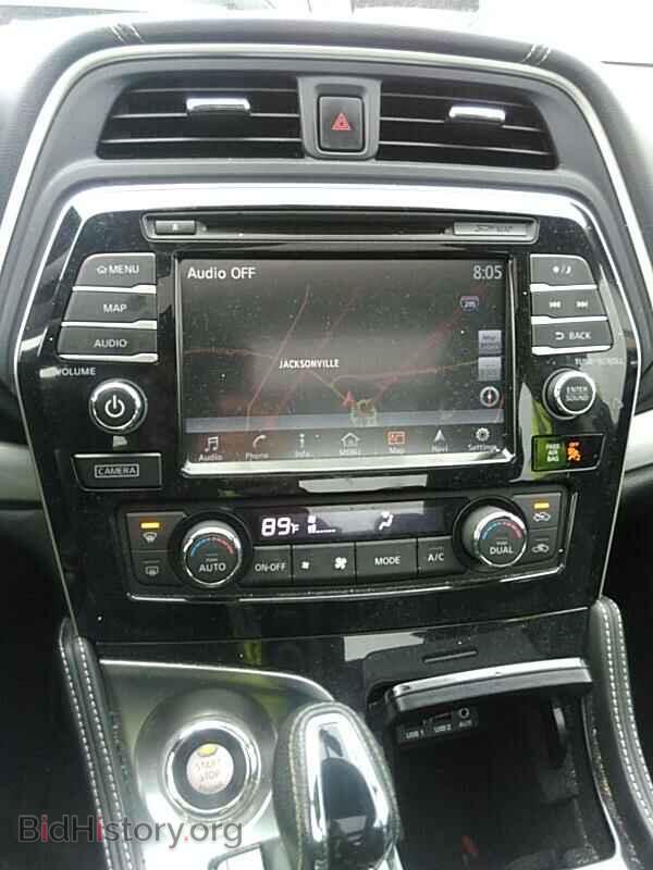2017 Nissan Maxima - VIN: 1N4AA6APXHC369092 - Photo 4