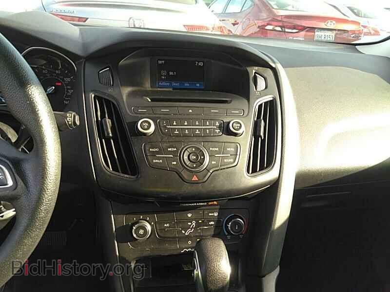2017 Ford Focus - VIN: 1FADP3K27HL278133 - Фото 4