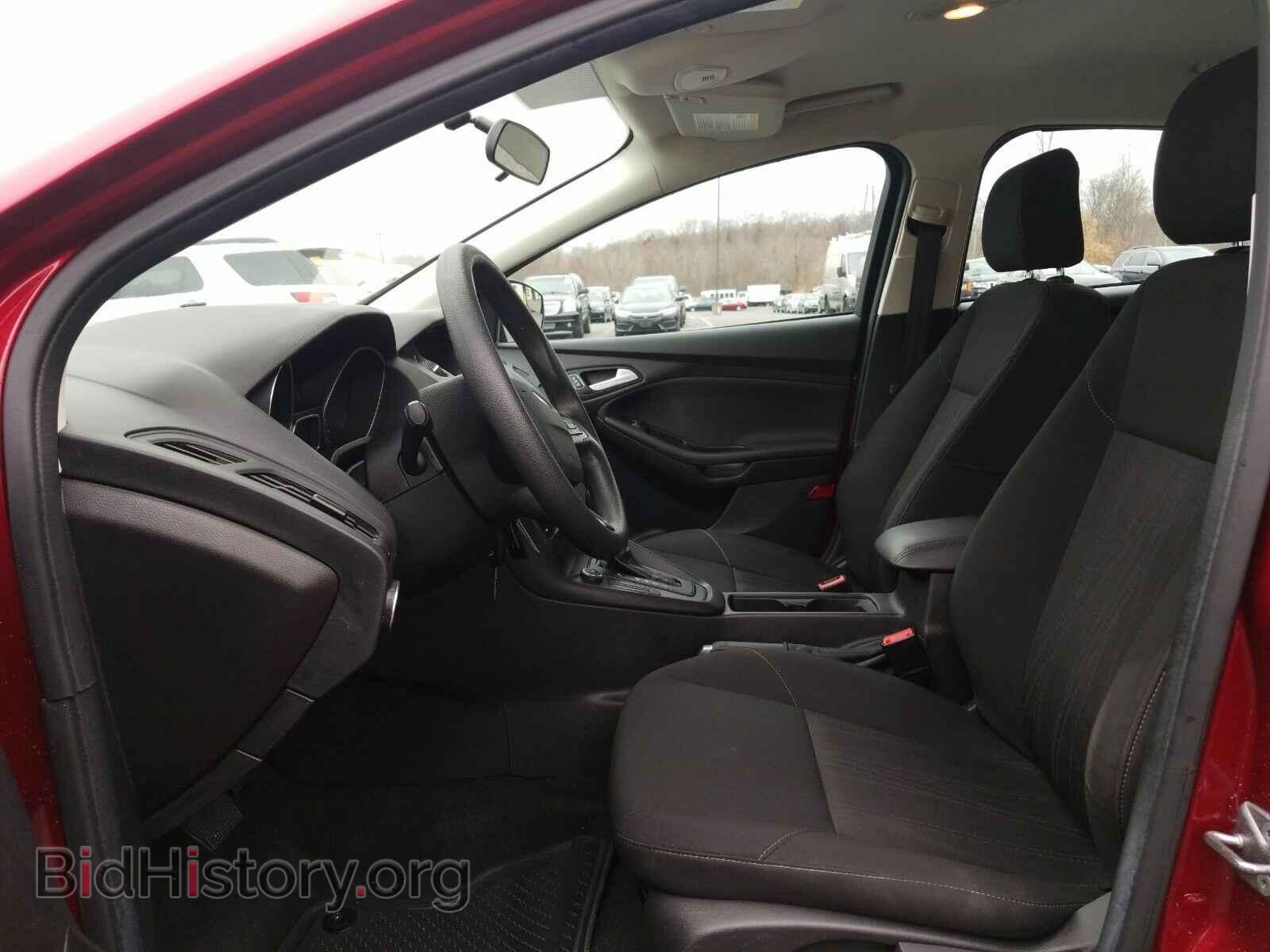 2017 Ford Focus - VIN: 1FADP3K22HL201220 - Фото 3