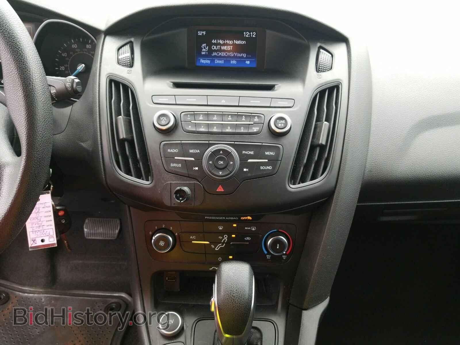 2017 Ford Focus - VIN: 1FADP3K22HL201220 - Фото 4