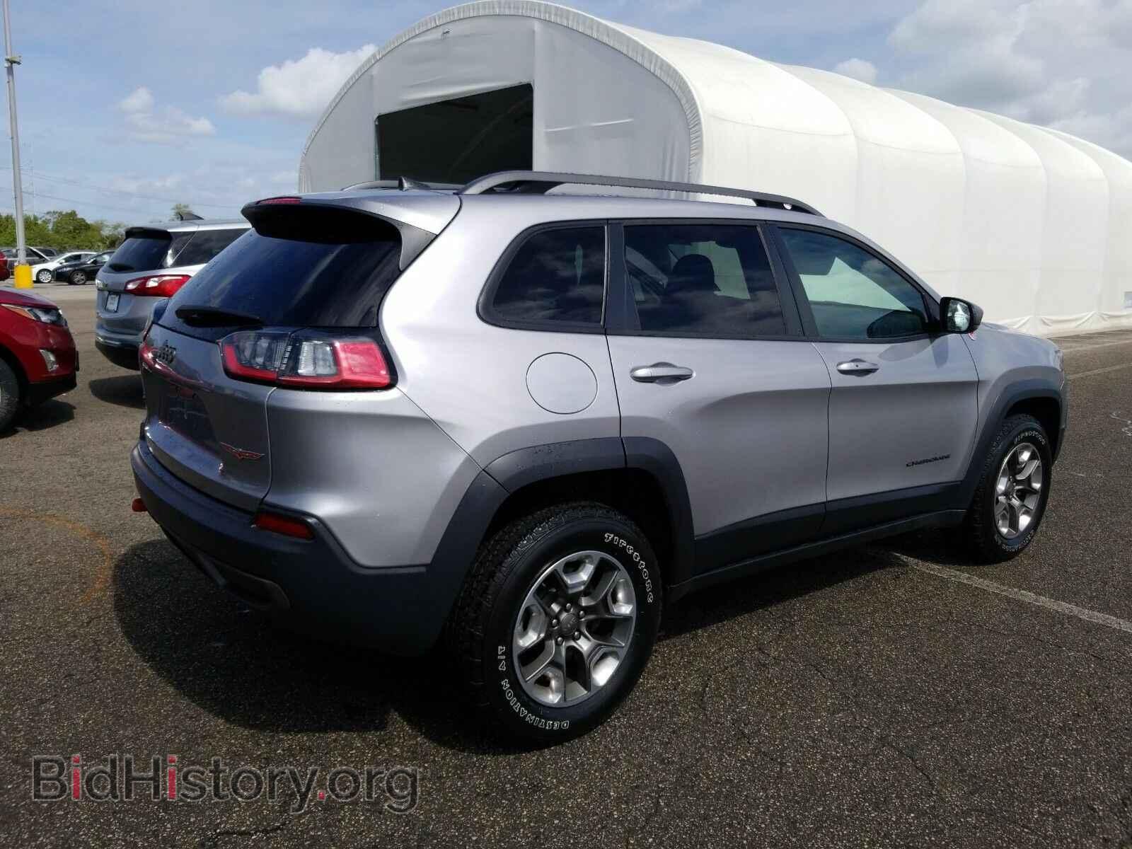 2019 Jeep Cherokee - VIN: 1C4PJMBX8KD301737 - Photo 2