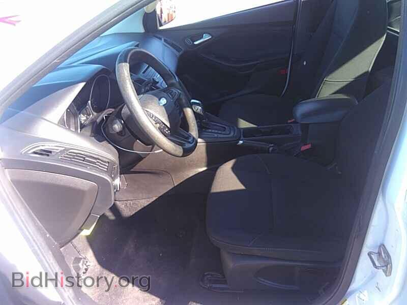 2016 Ford Focus - VIN: 1FADP3F27GL204476 - Photo 3