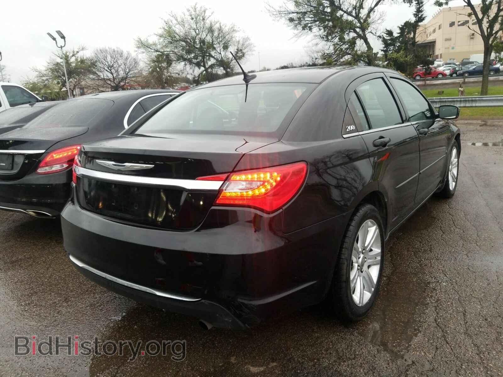 2013 Chrysler 200 - VIN: 1C3CCBBB4DN666323 - Photo 2