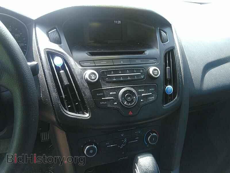 2017 Ford Focus - VIN: 1FADP3F23HL217615 - Фото 4