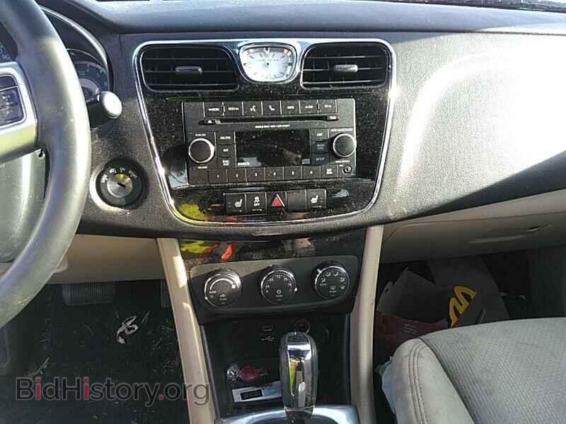2013 Chrysler 200 - VIN: 1C3BCBEB8DN693502 - Photo 4