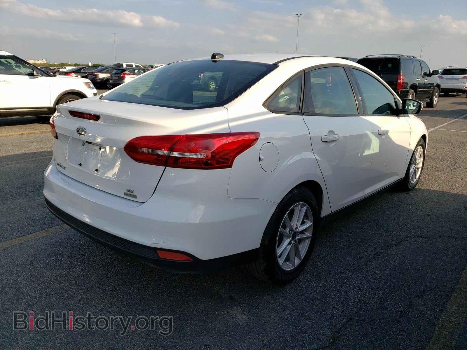 2018 Ford Focus - VIN: 1FADP3FE2JL311419 - Фото 2