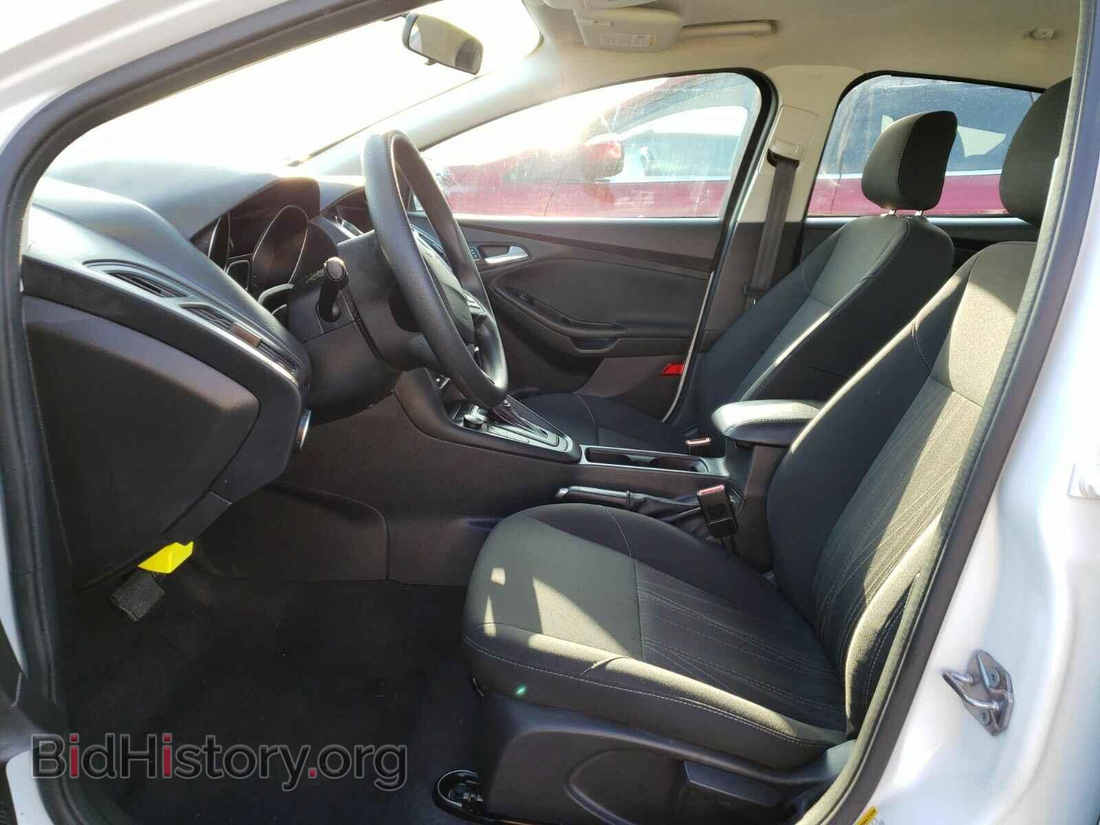 2018 Ford Focus - VIN: 1FADP3FE2JL311419 - Фото 3