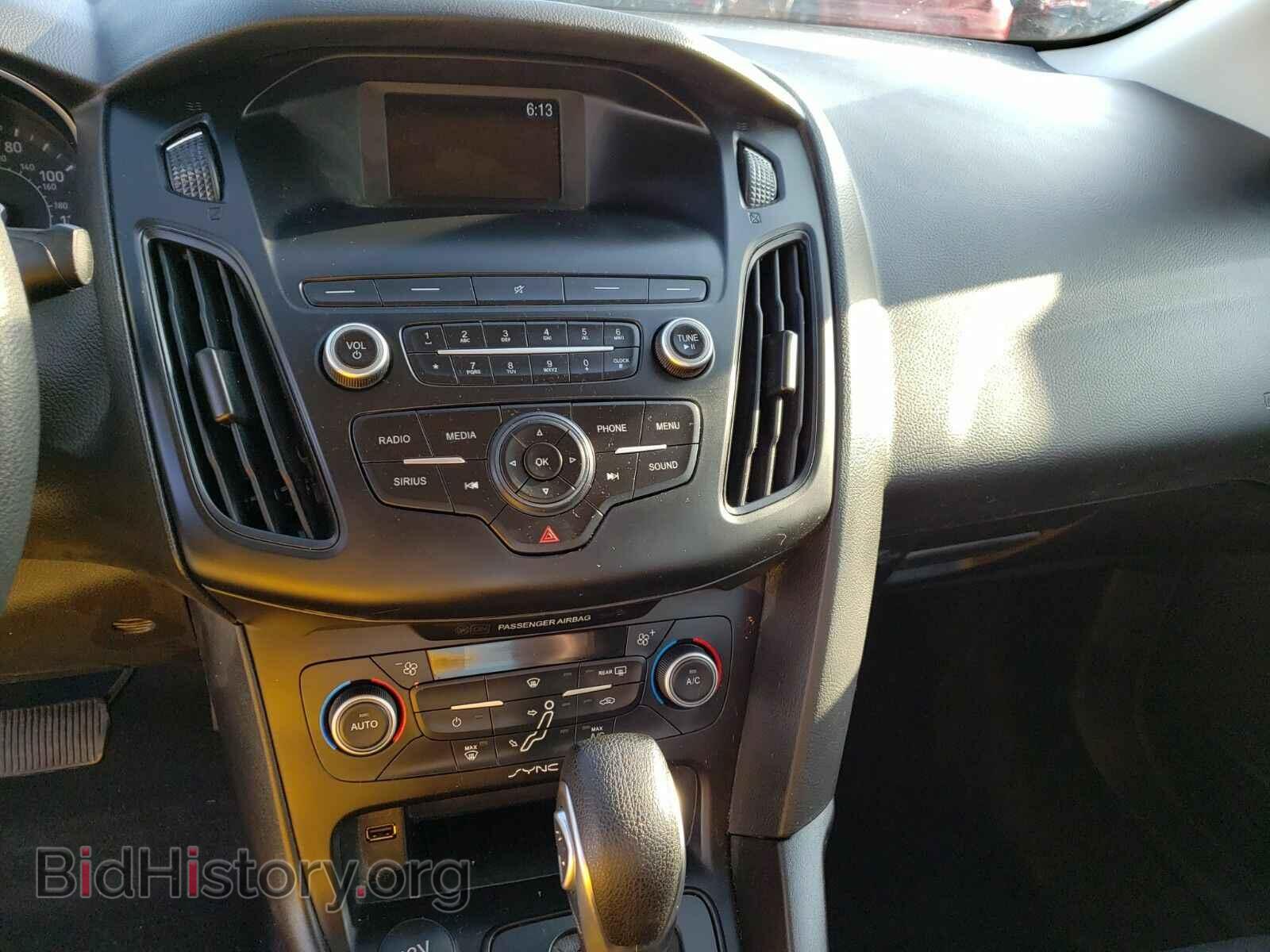 2018 Ford Focus - VIN: 1FADP3FE2JL311419 - Фото 4
