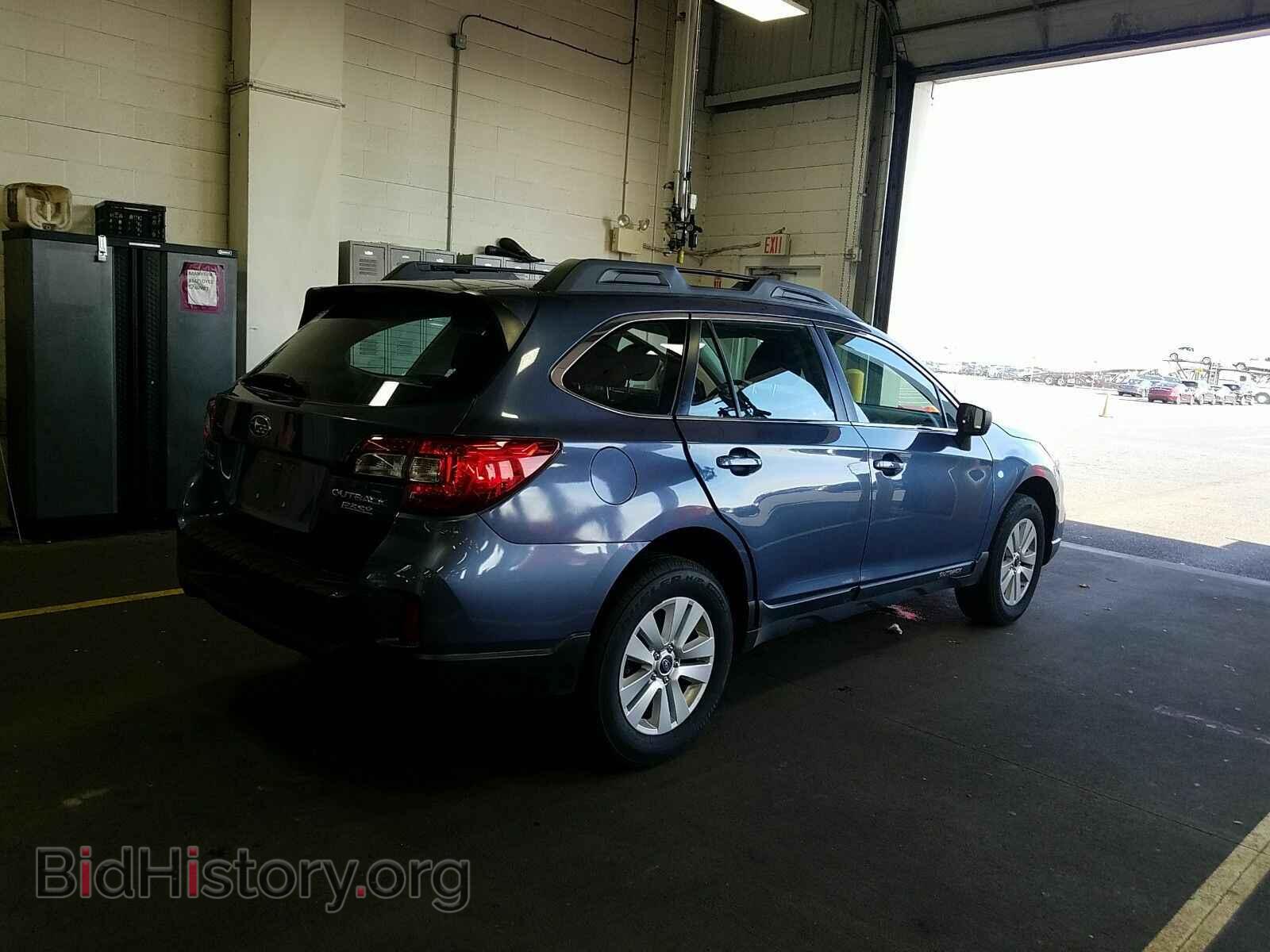 2017 Subaru Outback - VIN: 4S4BSAAC4H3215176 - Фото 2