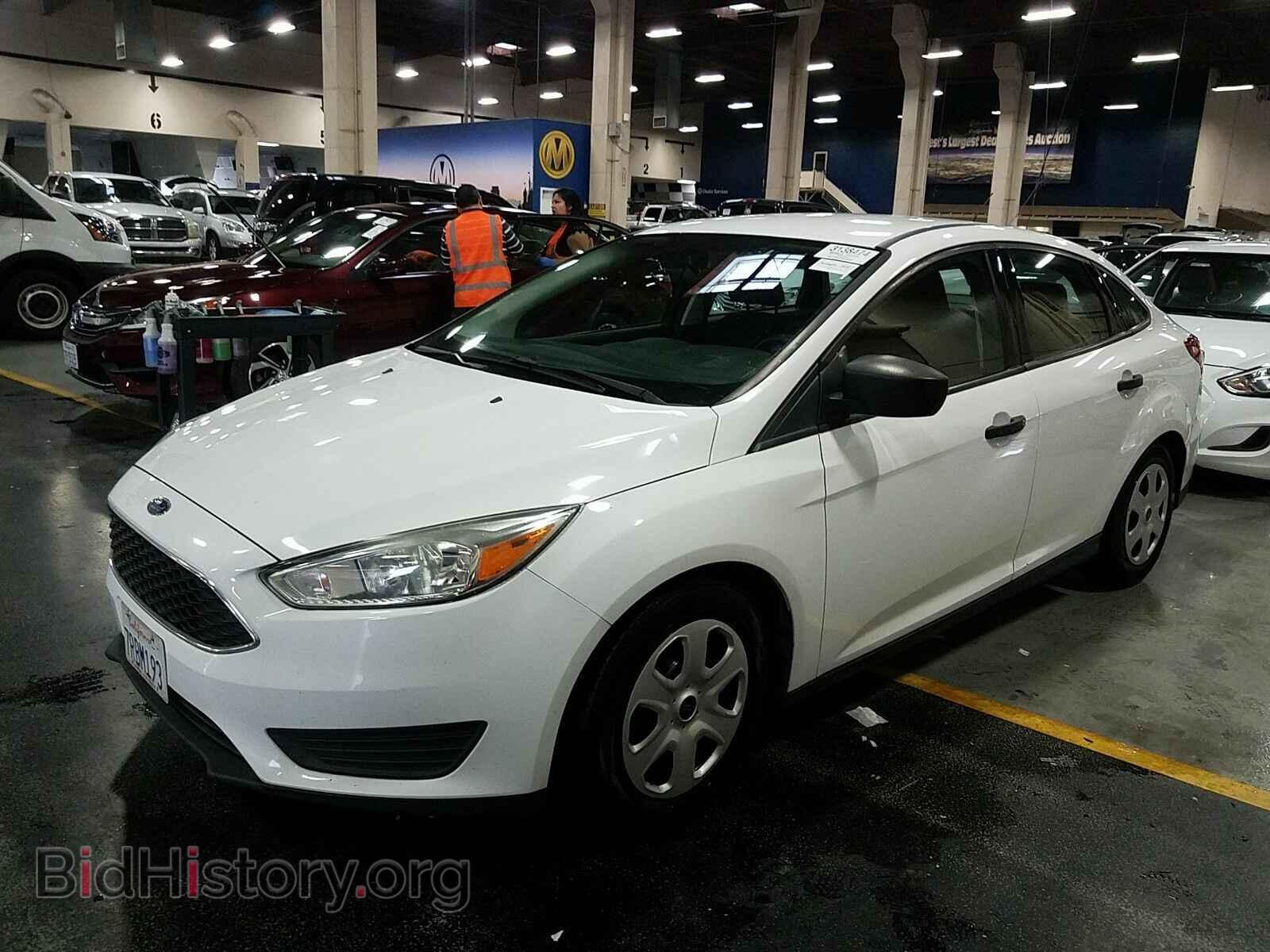 2016 Ford Focus - VIN: 1FADP3E20GL329708 - Photo 2