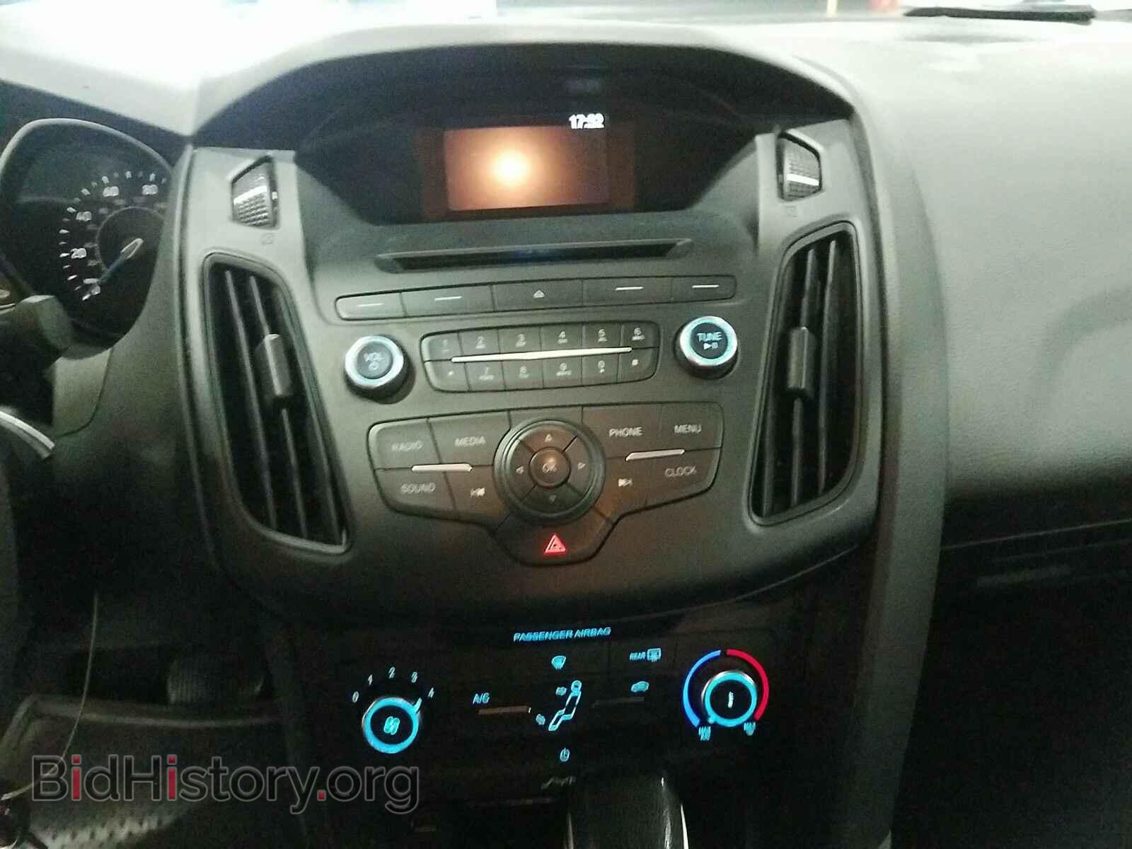 2016 Ford Focus - VIN: 1FADP3E20GL329708 - Photo 4