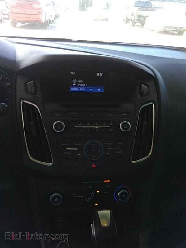 2016 Ford Focus - VIN: 1FADP3K29GL323894 - Photo 4