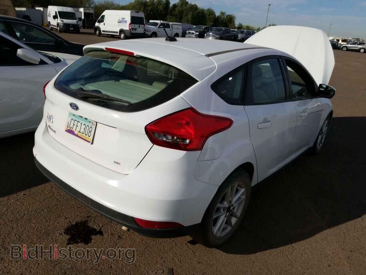 2017 Ford Focus - VIN: 1FADP3K21HL255155 - Фото 2