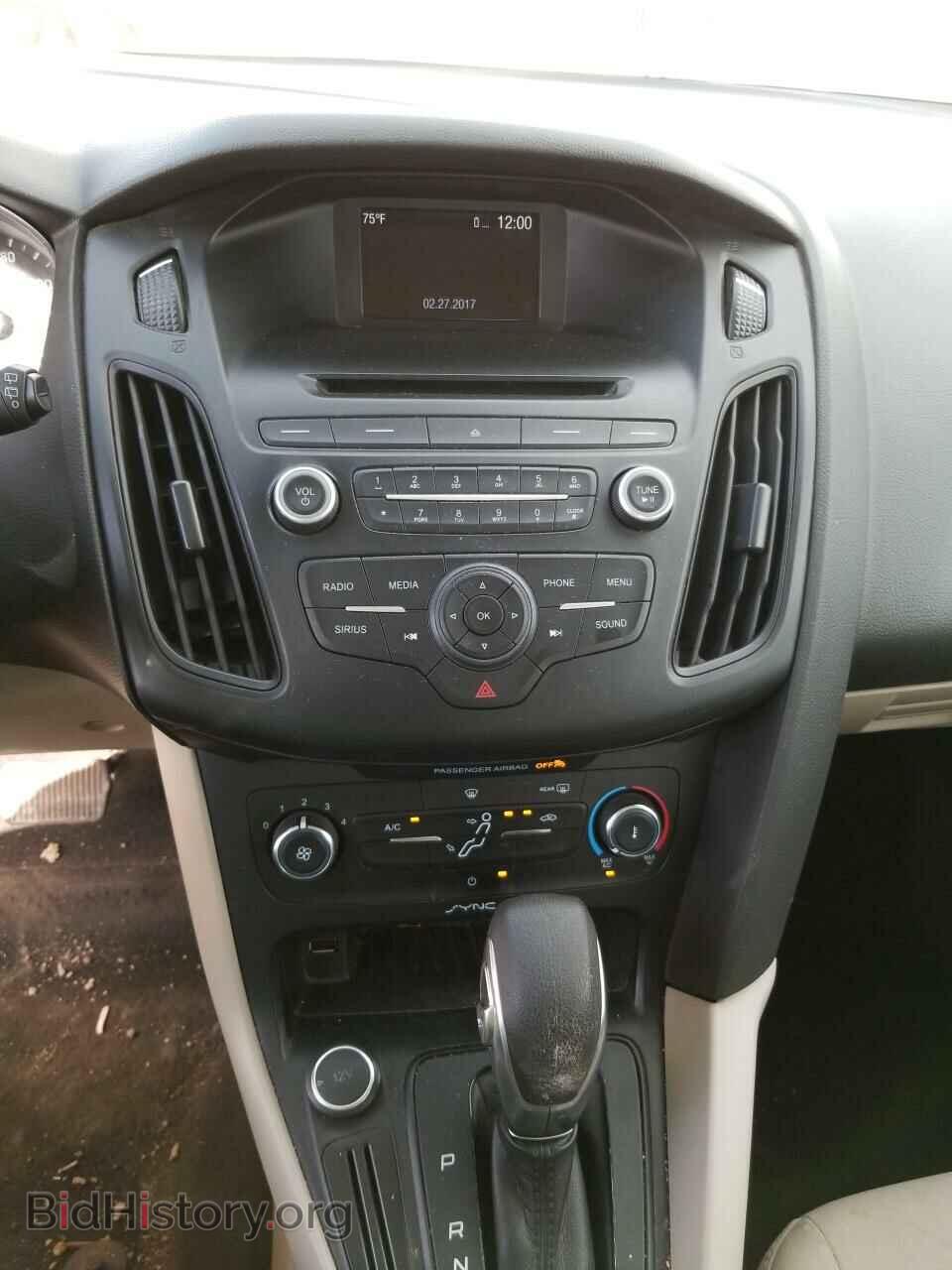 2017 Ford Focus - VIN: 1FADP3K21HL255155 - Фото 4
