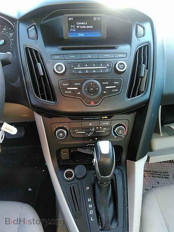 2016 Ford Focus - VIN: 1FADP3F25GL365165 - Фото 4